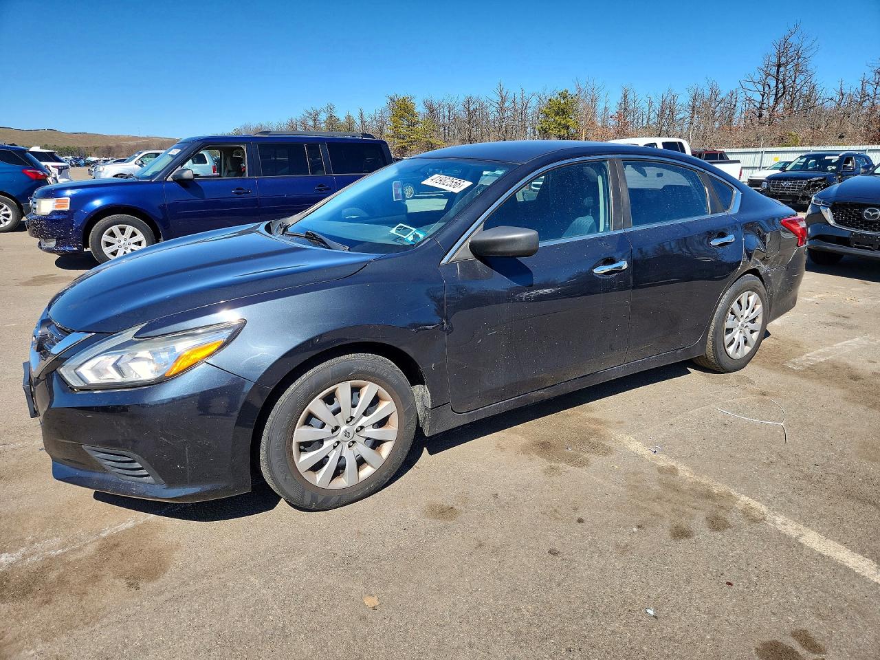 Salvage Nissan Altima Image