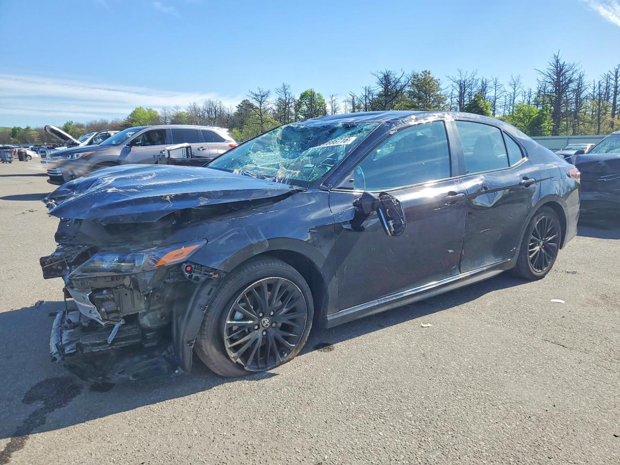 Salvage Toyota Camry Image