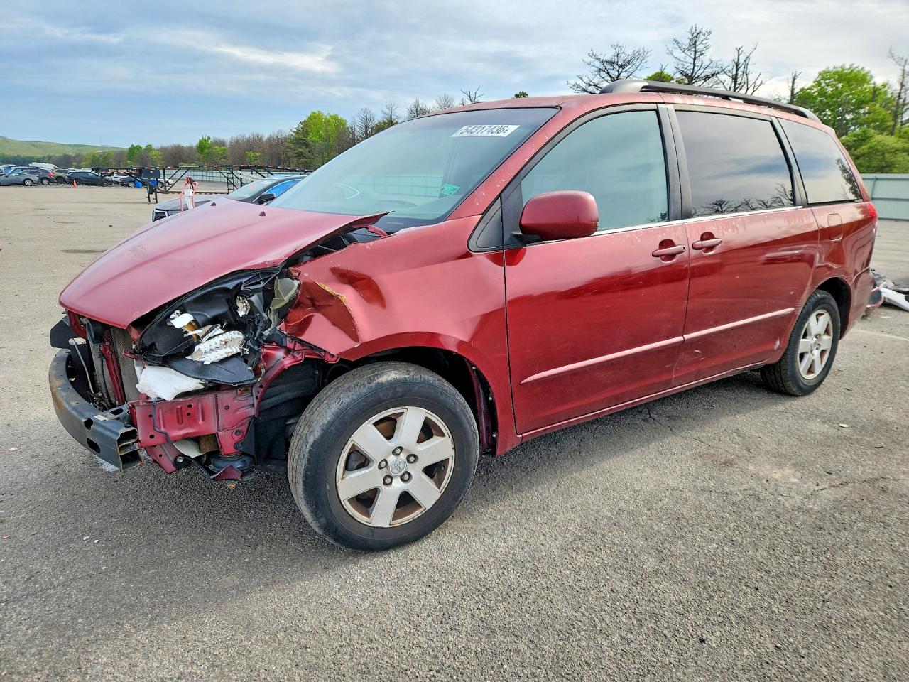 Salvage Toyota Sienna Image