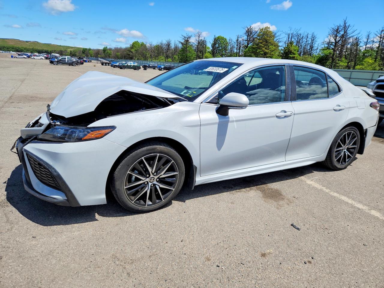 Salvage Toyota Camry Image