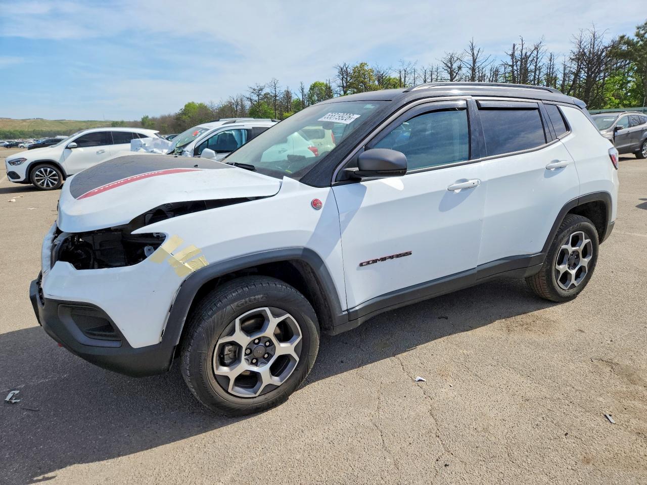 Salvage Jeep Compass Image