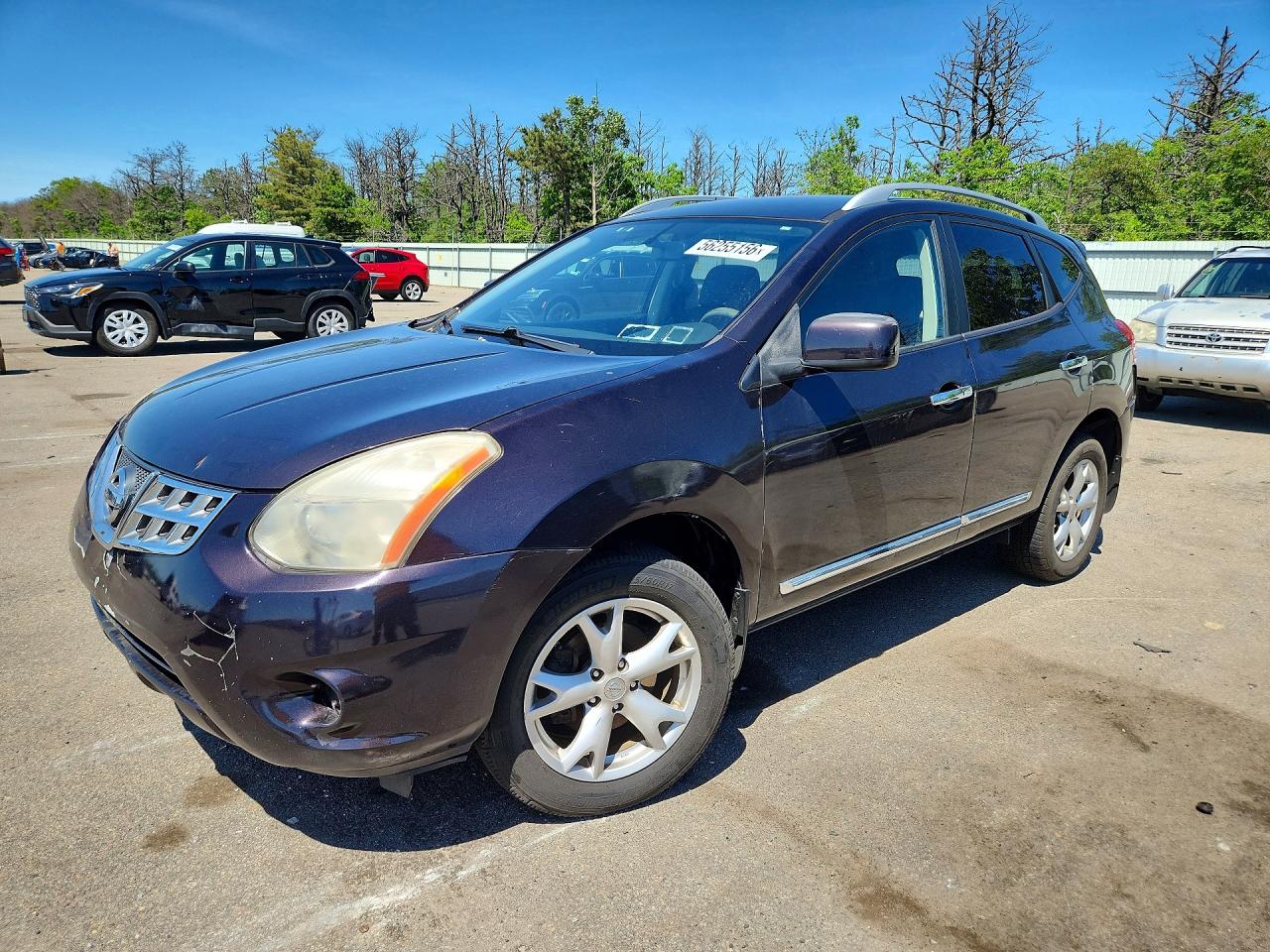 Salvage Nissan Rogue Image
