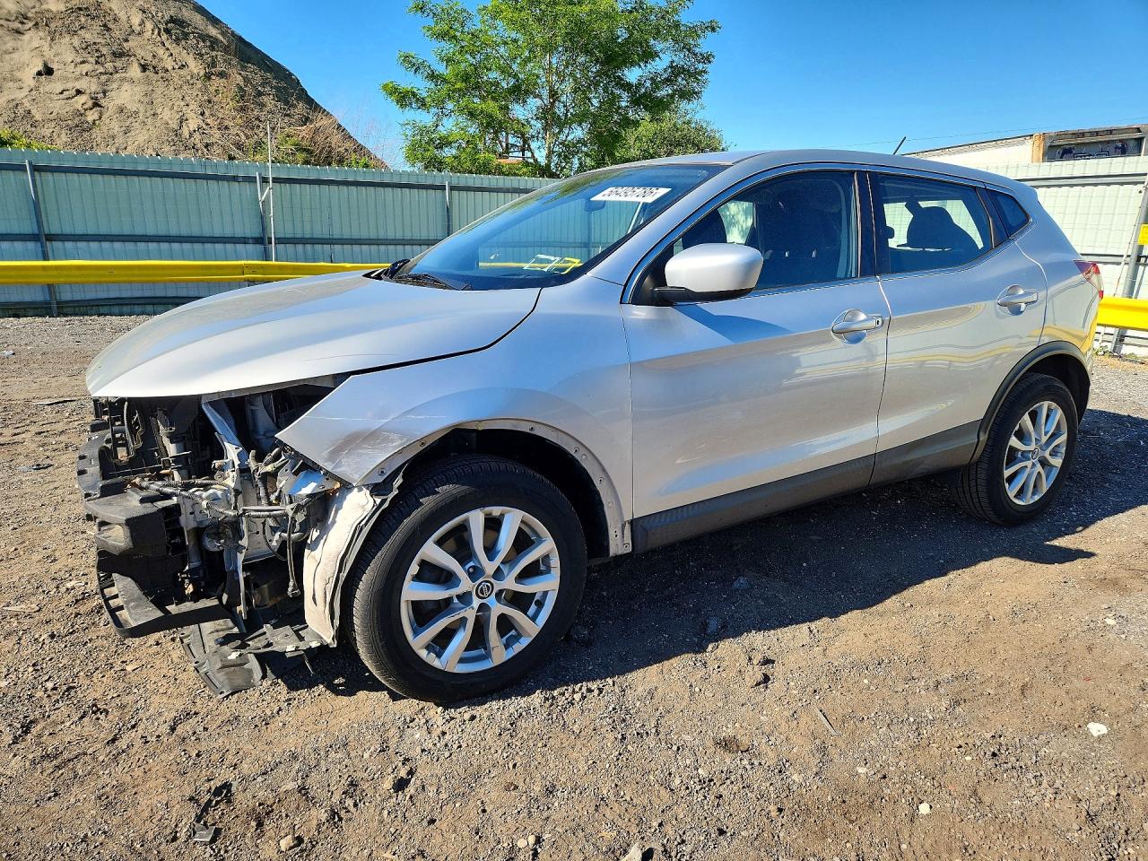 Salvage Nissan Rogue Image