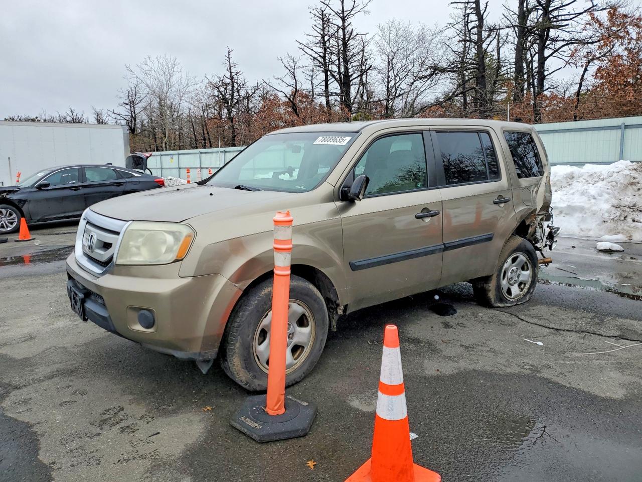 Salvage Honda Pilot Image