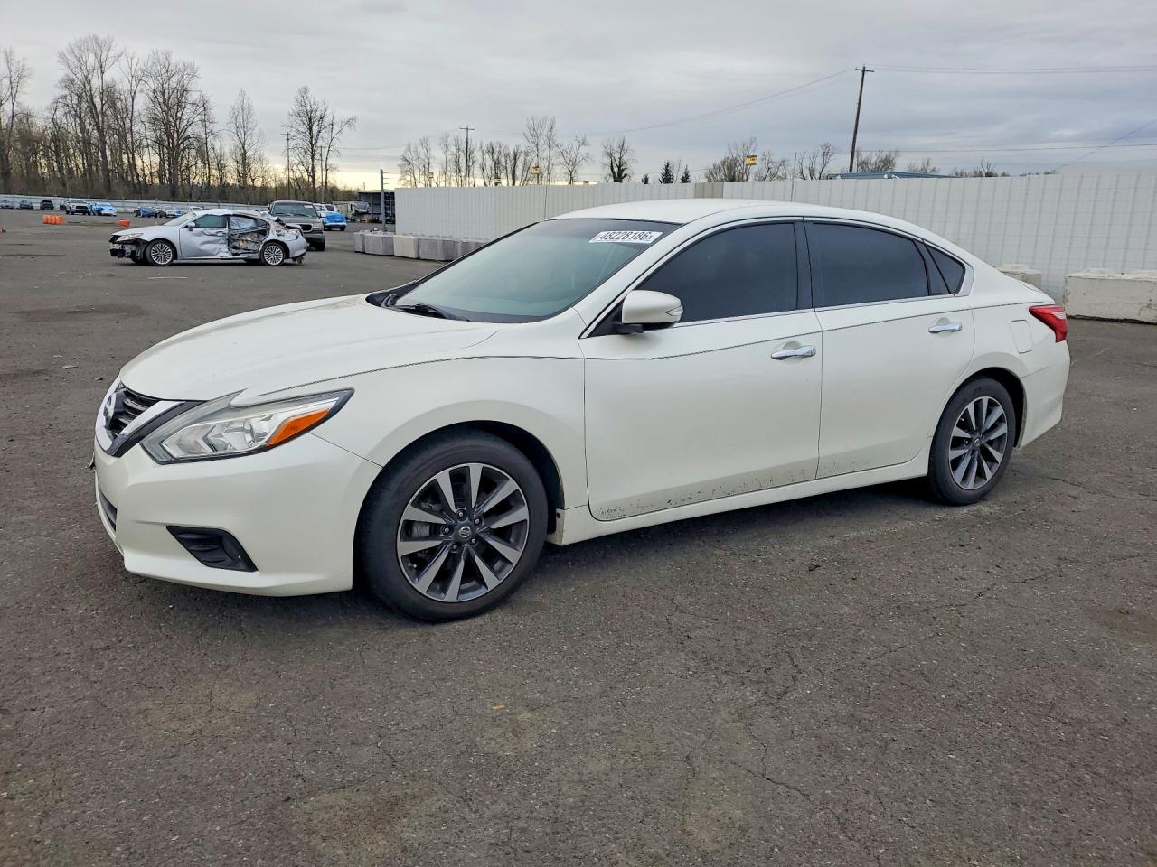 Salvage Nissan Altima Image