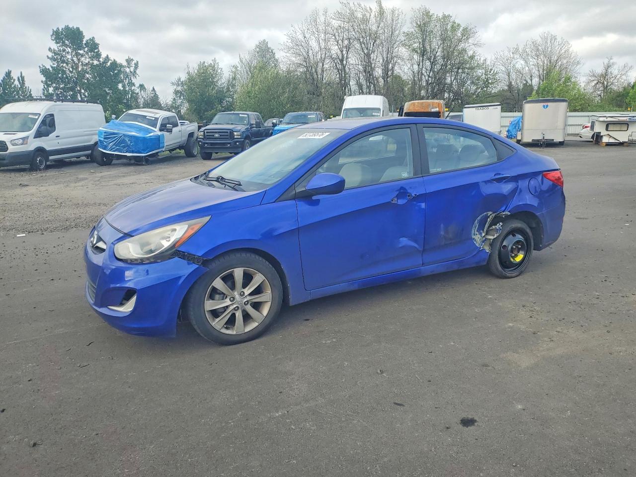 Salvage Hyundai ACCENT Image