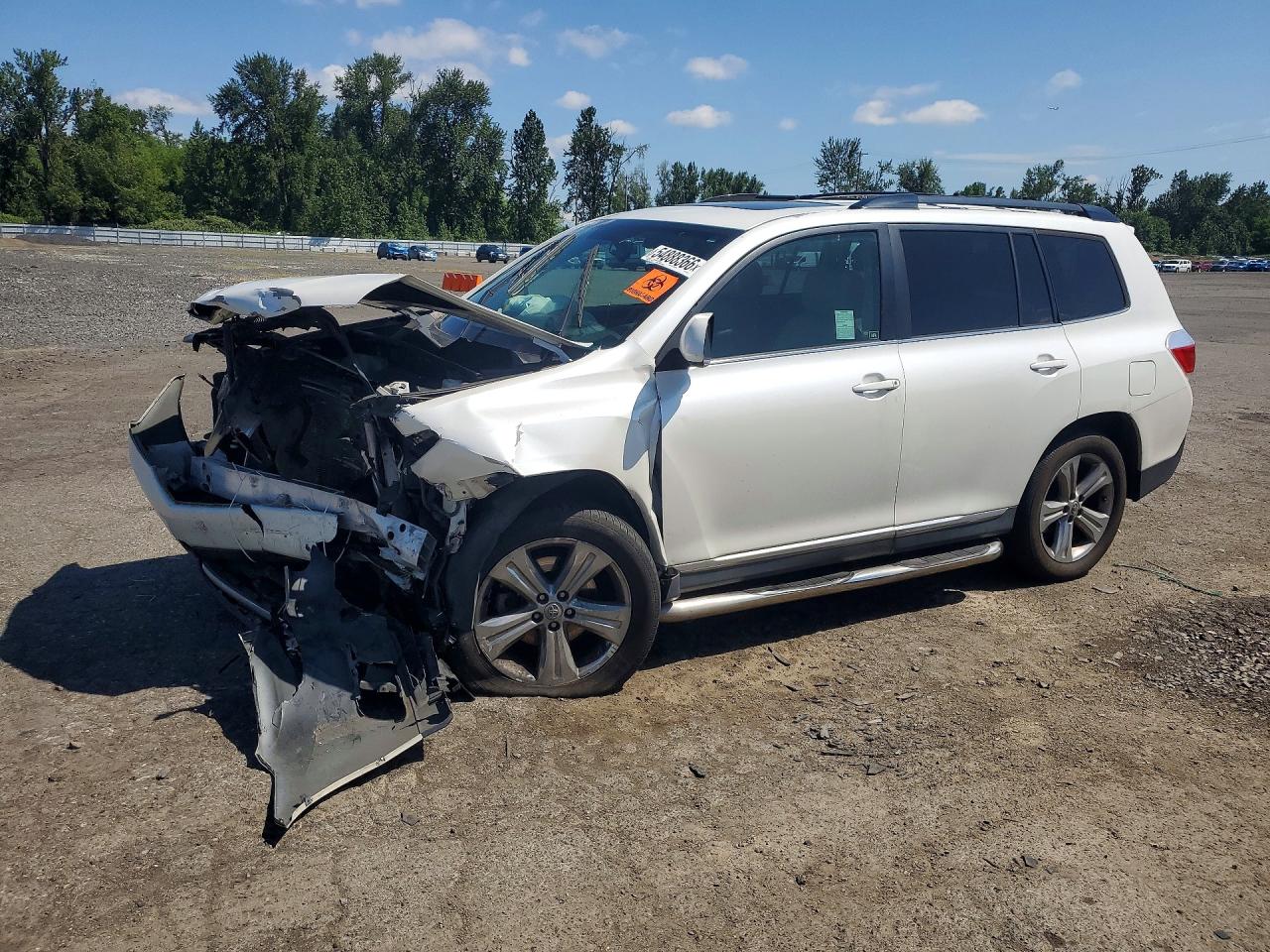 Salvage Toyota Highlander Image