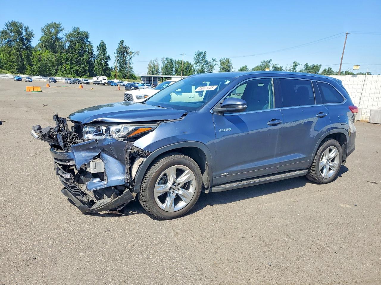 Salvage Toyota Highlander Image