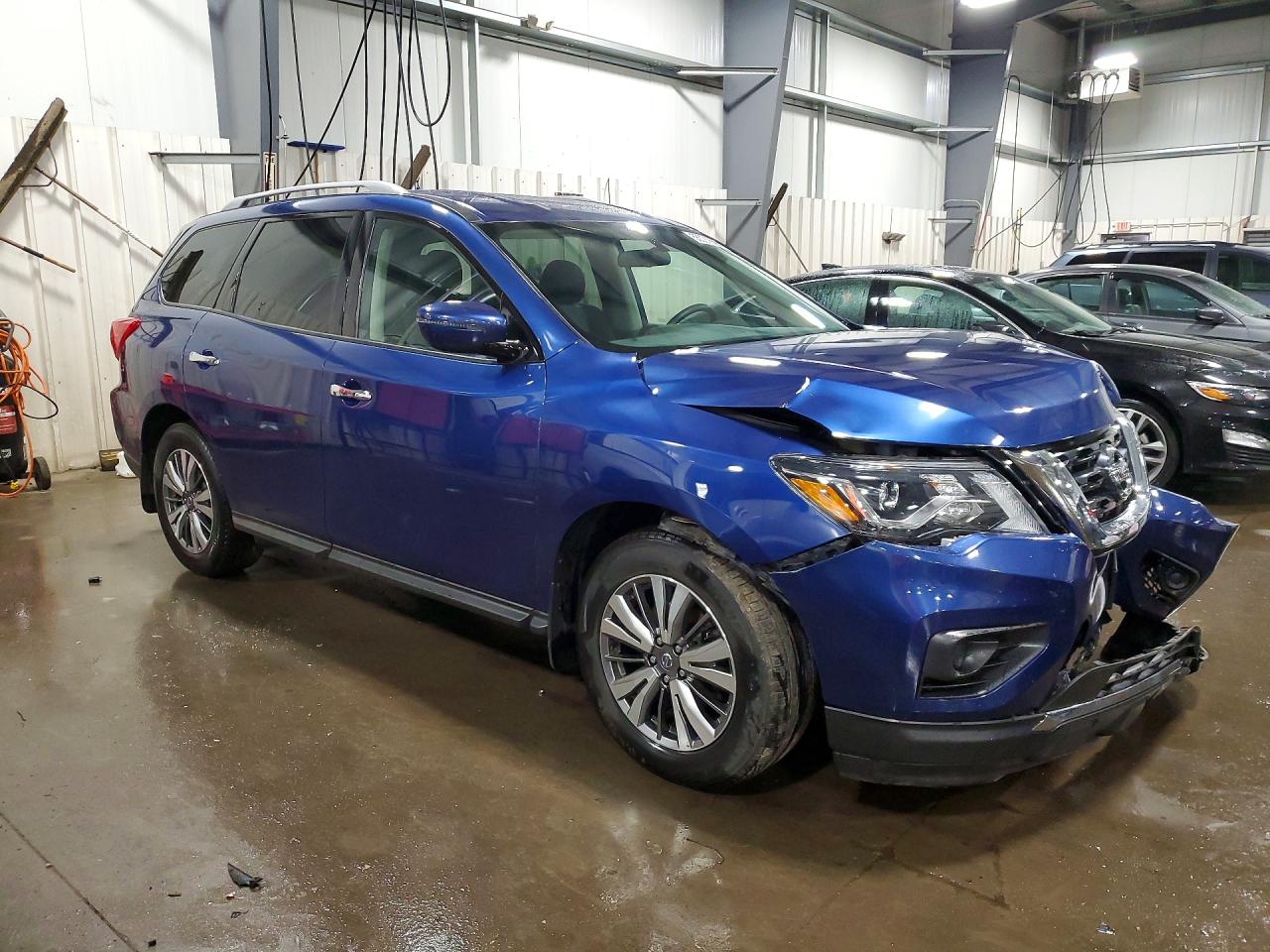 Nissan Pathfinder S