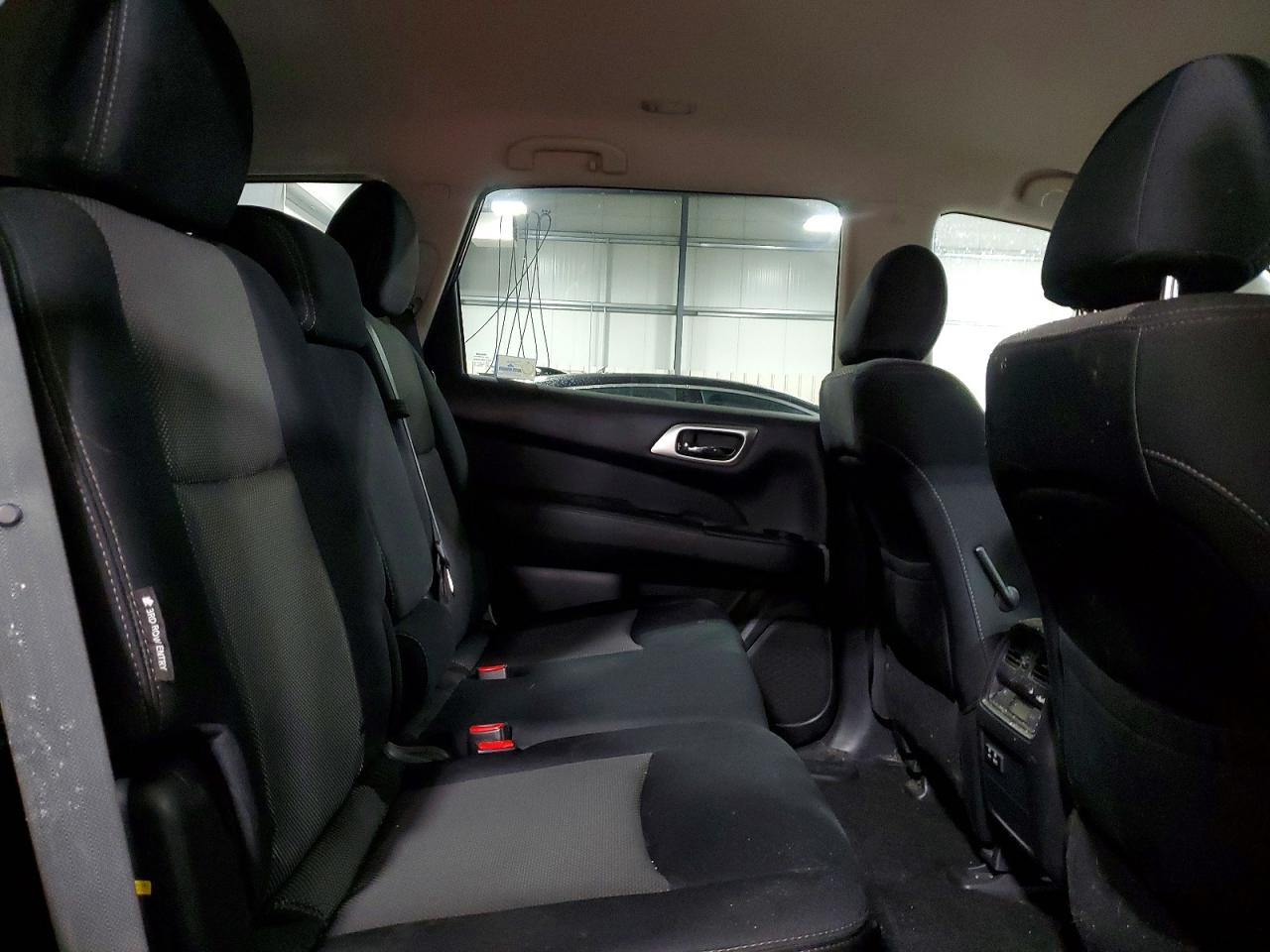Nissan Pathfinder S