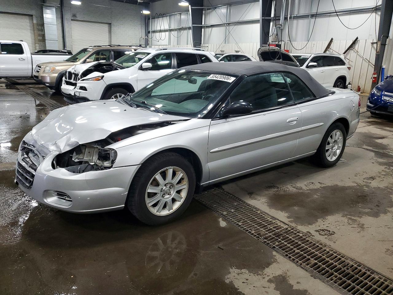 Salvage Chrysler Sebring Image