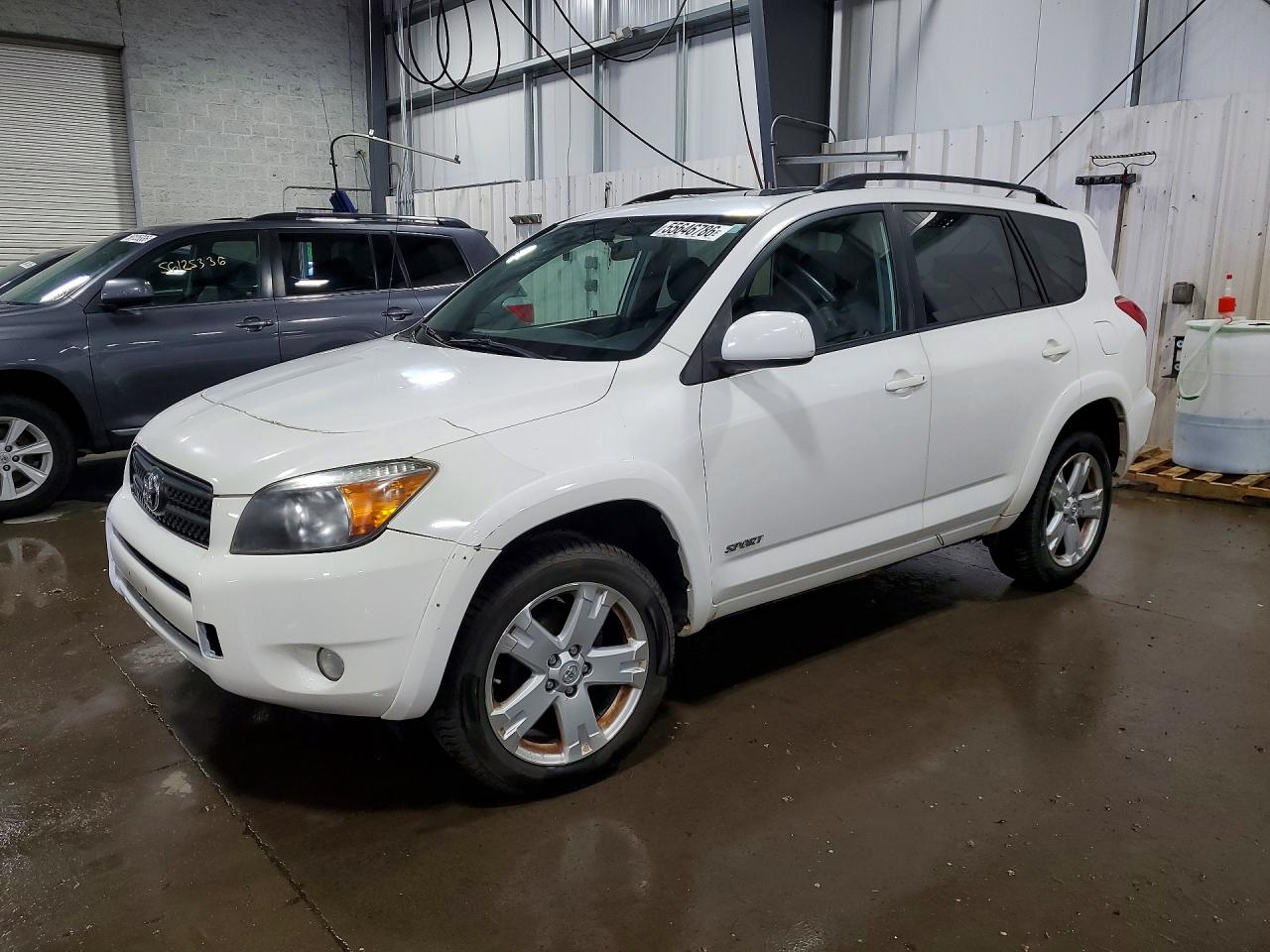Salvage Toyota RAV4 Image