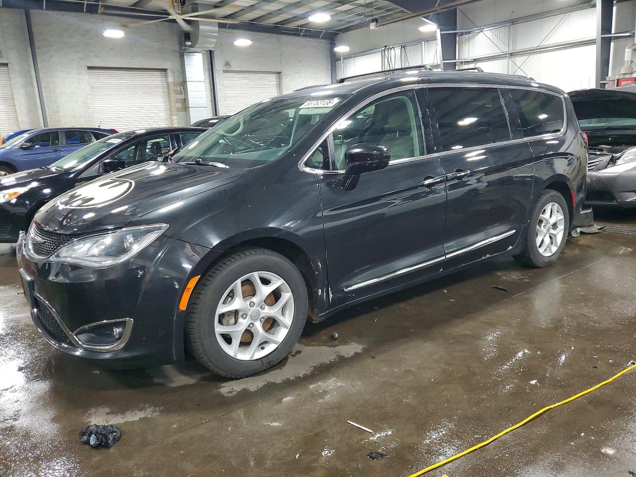 Salvage Chrysler Pacifica Image