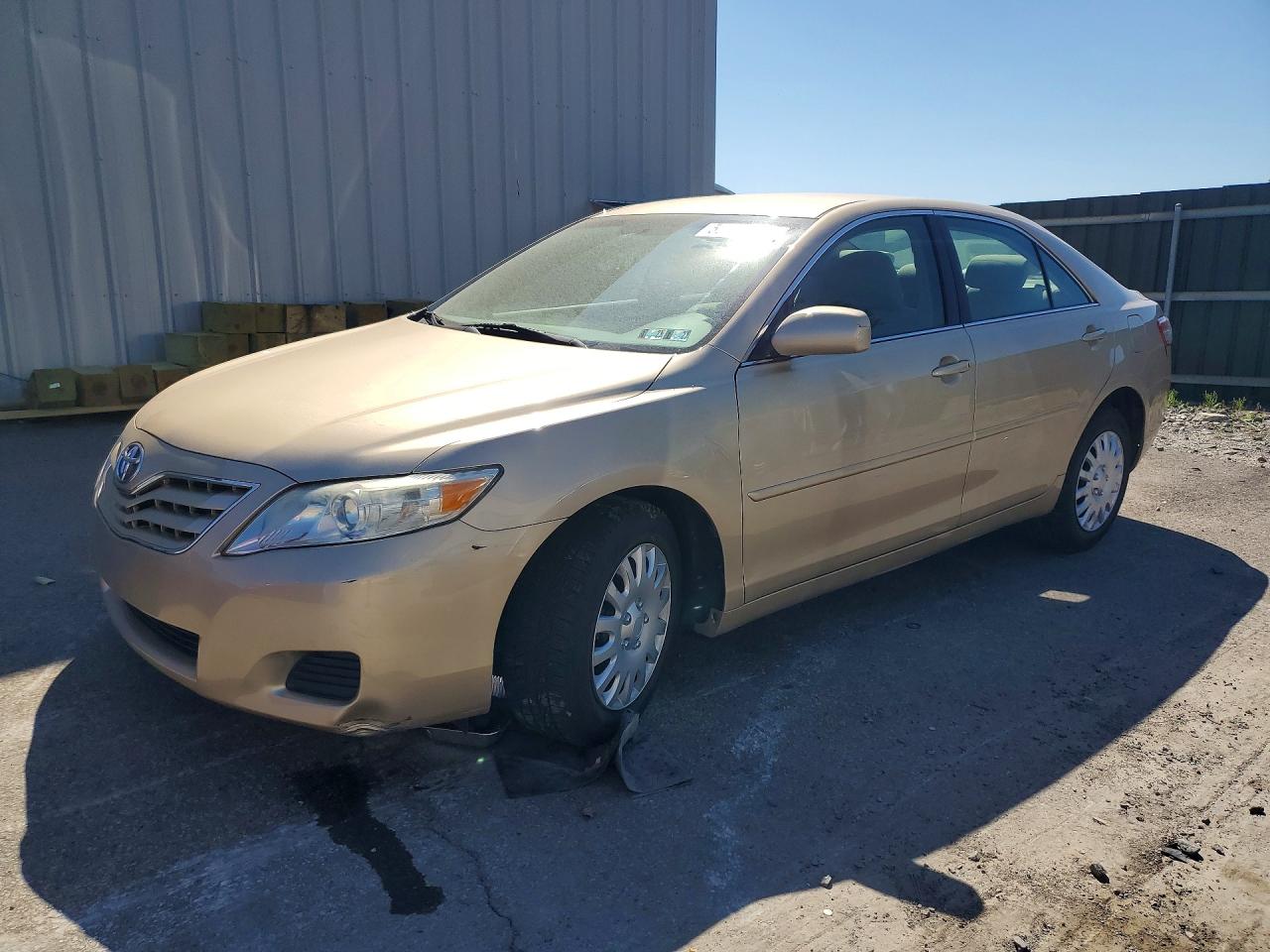 Salvage Toyota Camry Image