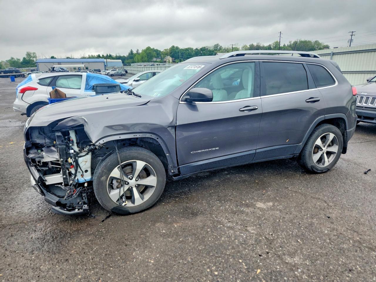 Salvage Jeep Cherokee Image