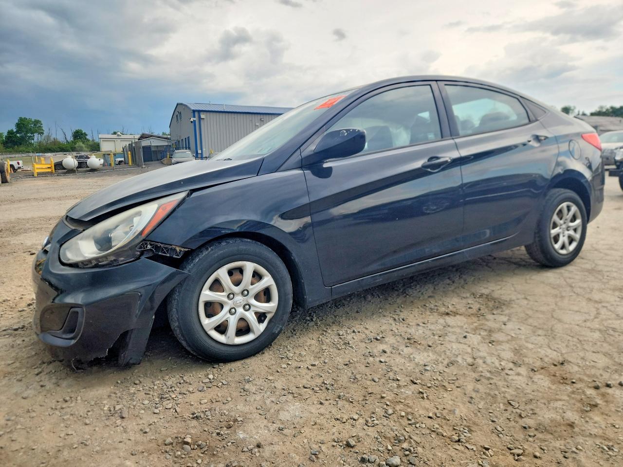Salvage Hyundai ACCENT Image