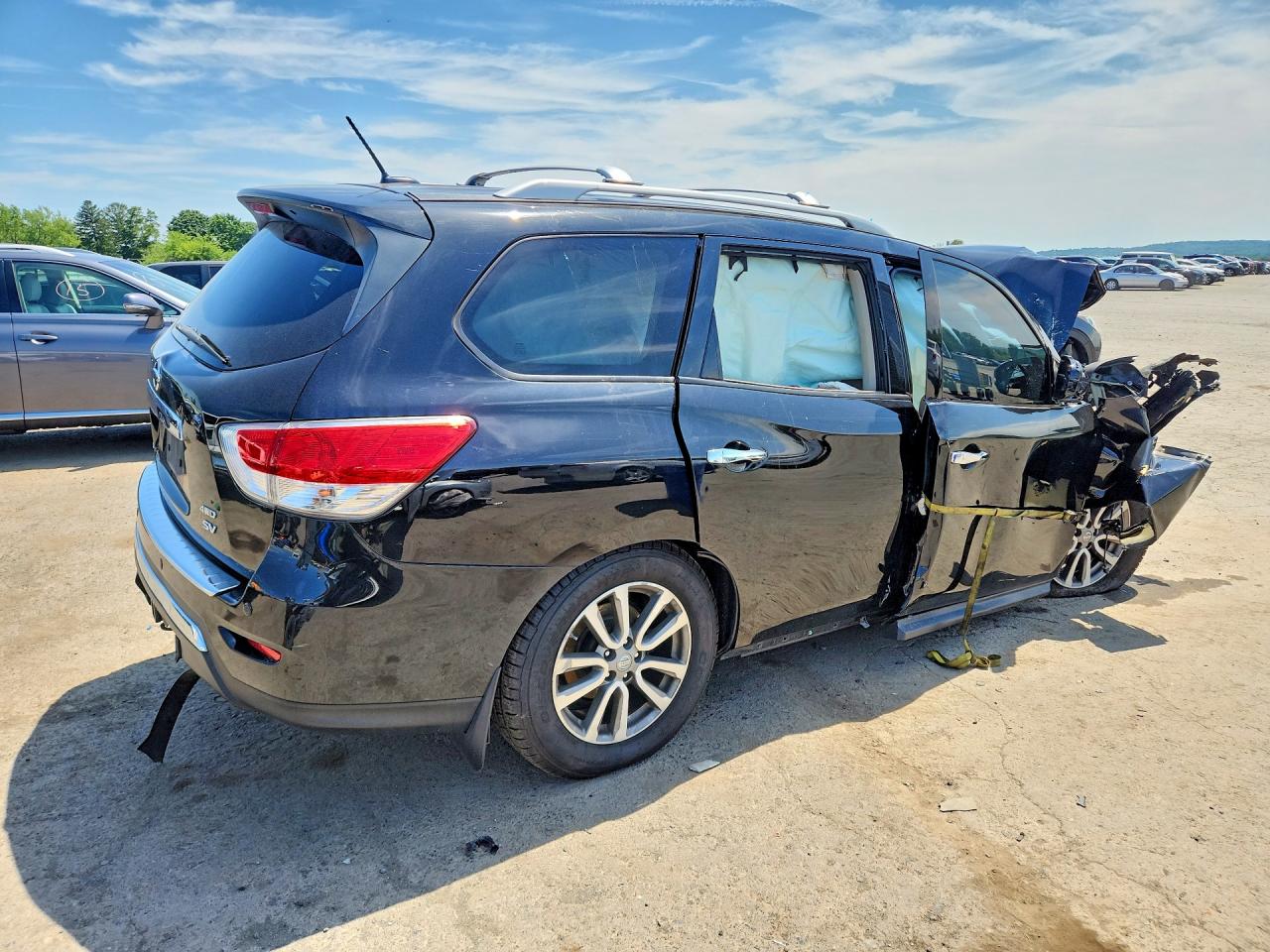 Nissan Pathfinder Sv