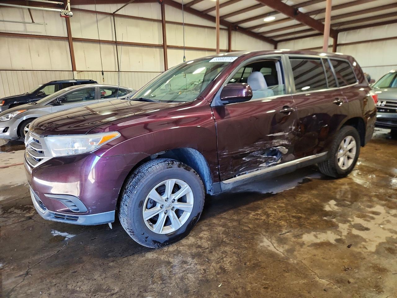 Salvage Toyota Highlander Image