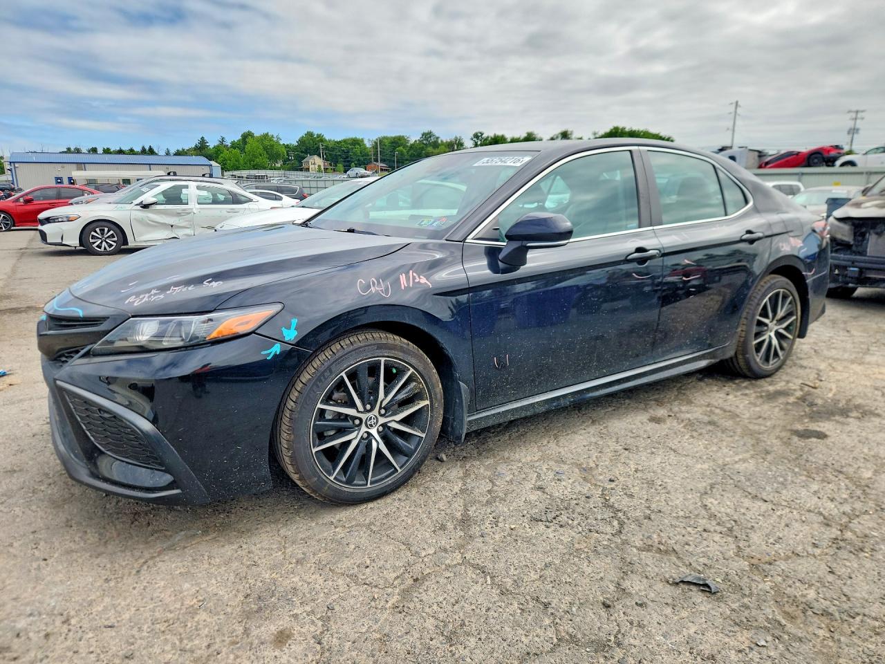 Salvage Toyota Camry Image