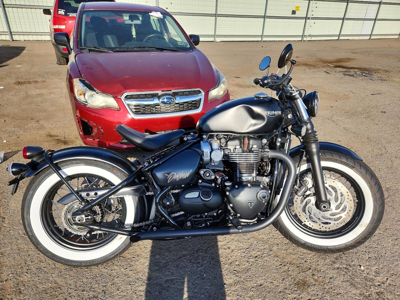Salvage Triumph Bonneville Image