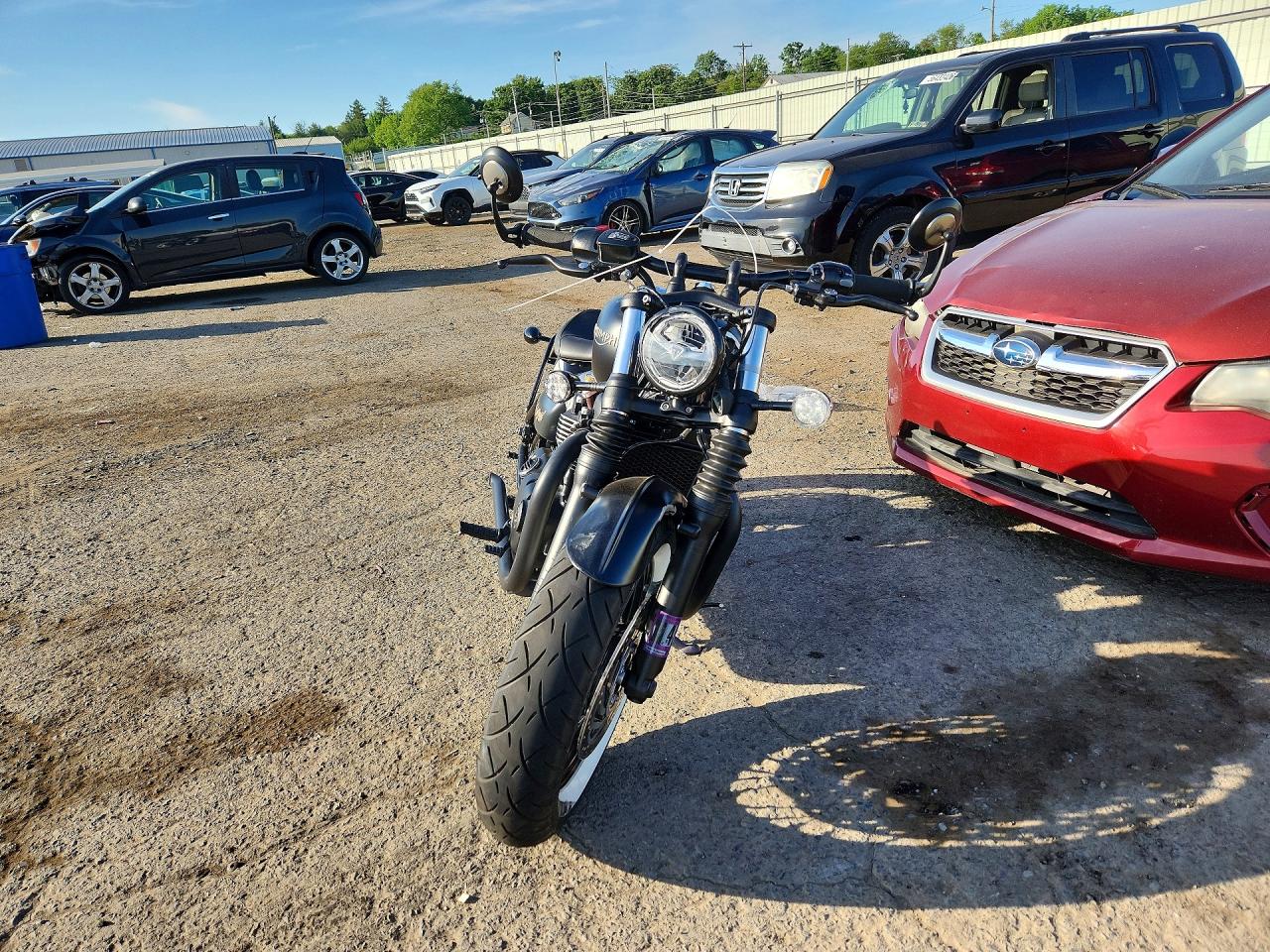 Triumph Bonneville Bobber Black