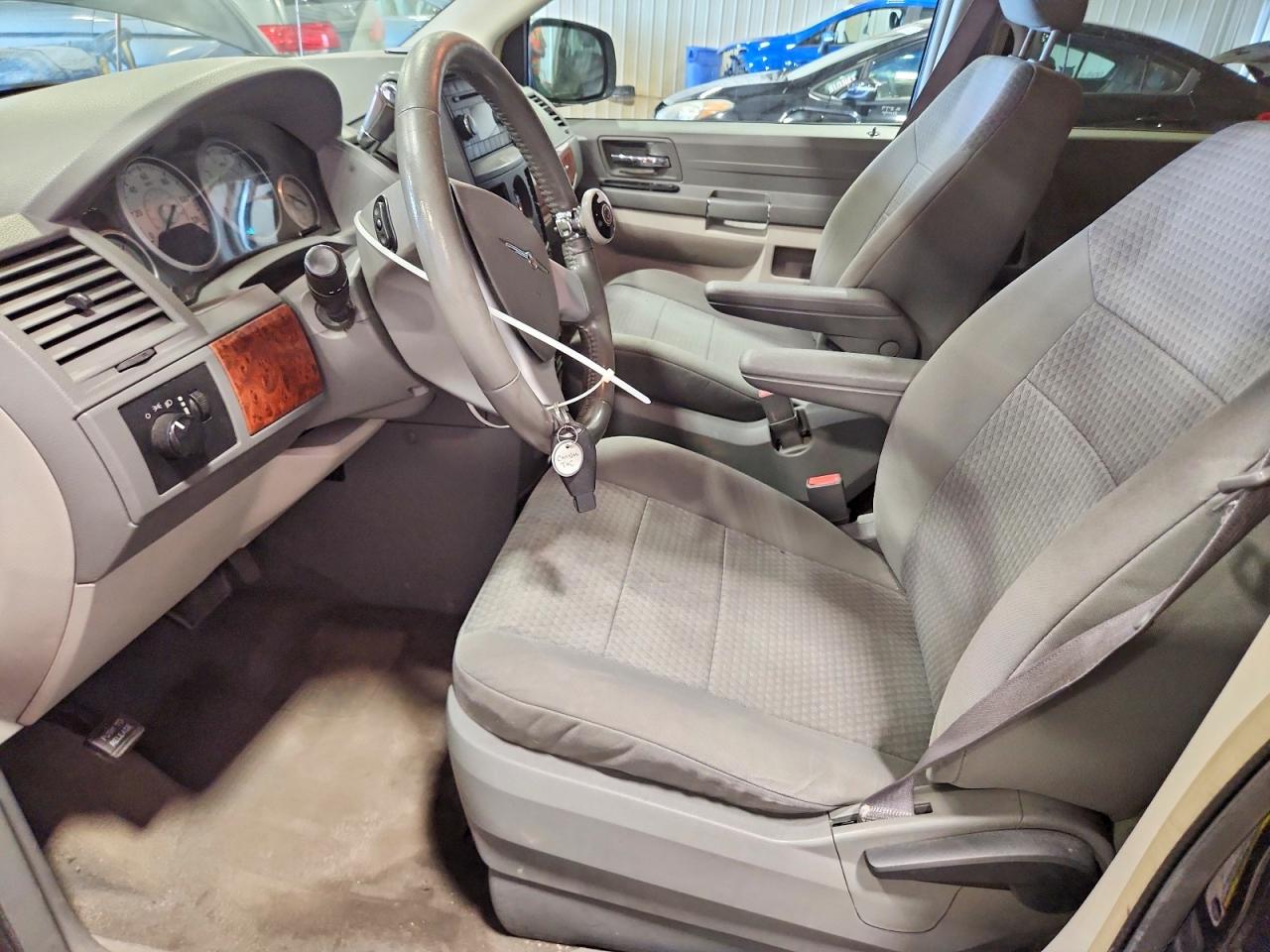 Chrysler Minivan Lx