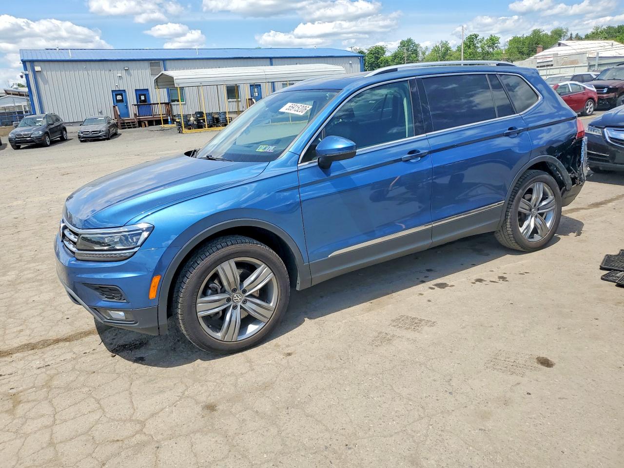 Salvage Volkswagen Tiguan Image