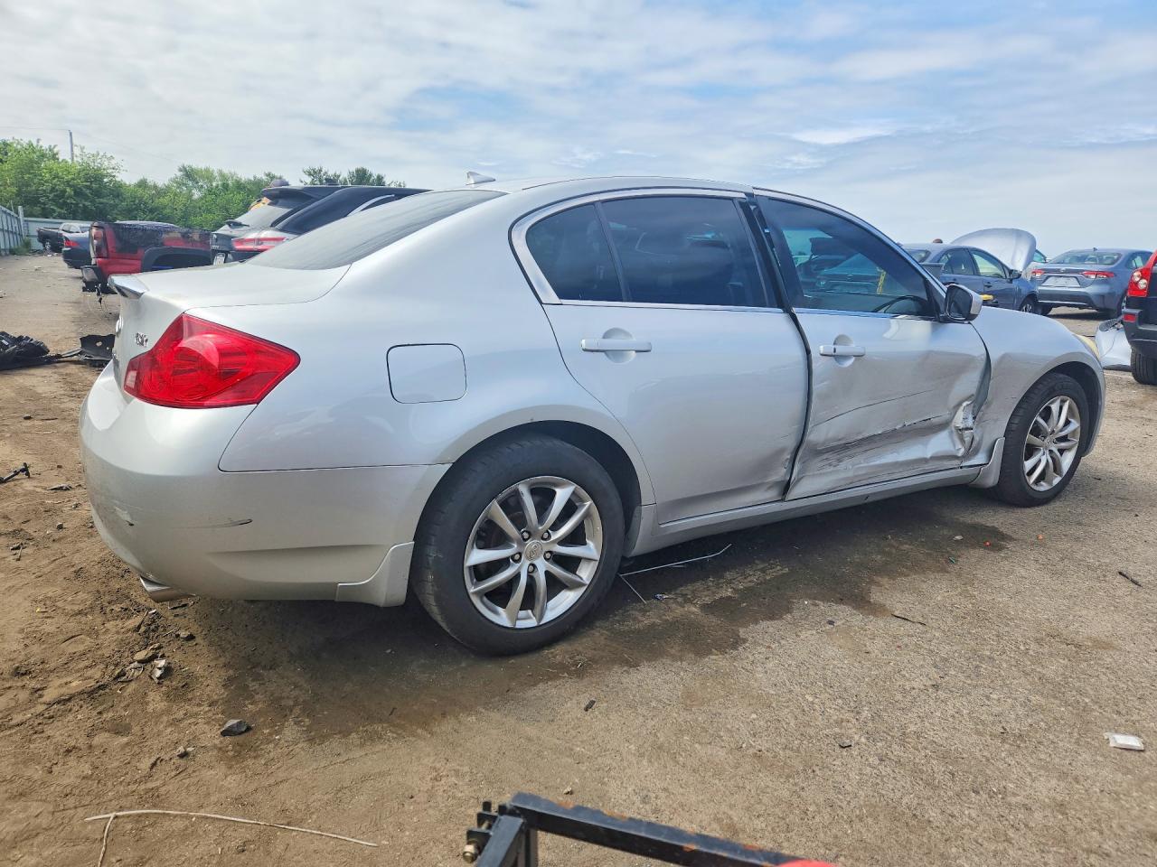 INFINITI G37 X