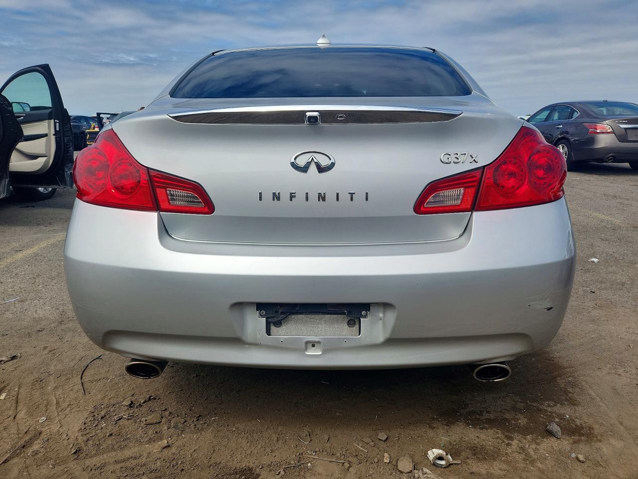 INFINITI G37 X