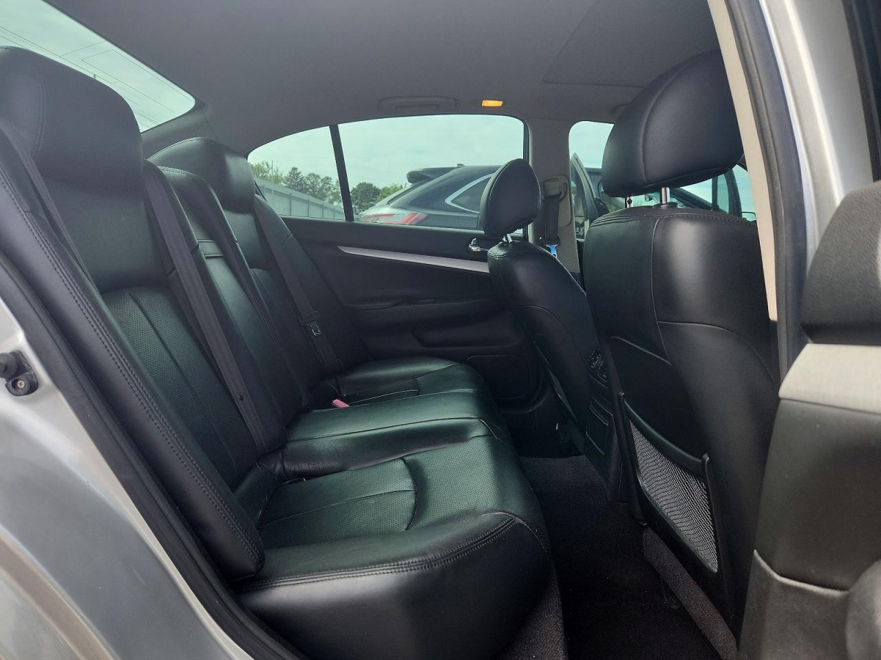 INFINITI G37 X