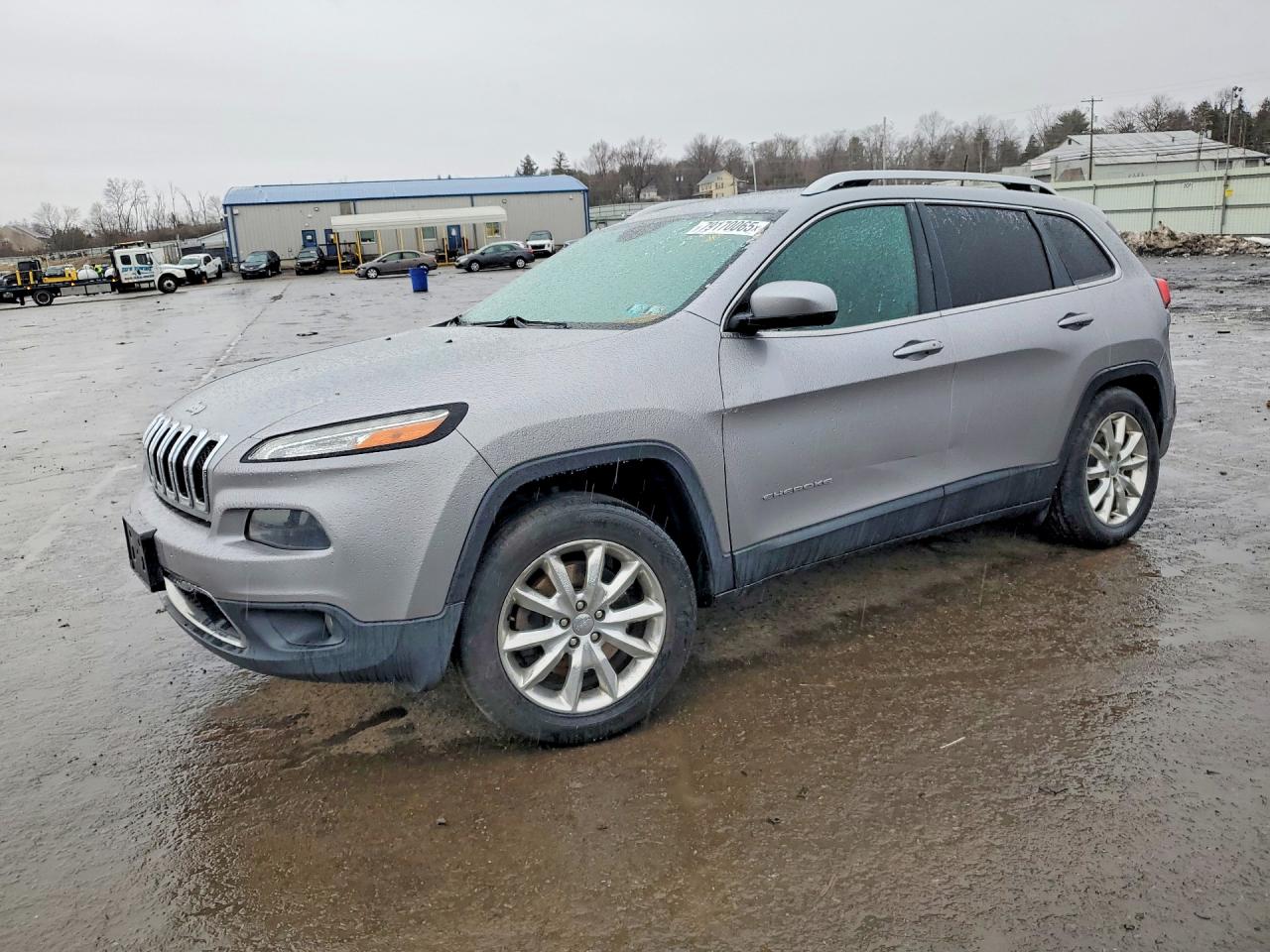 Salvage Jeep Cherokee Image