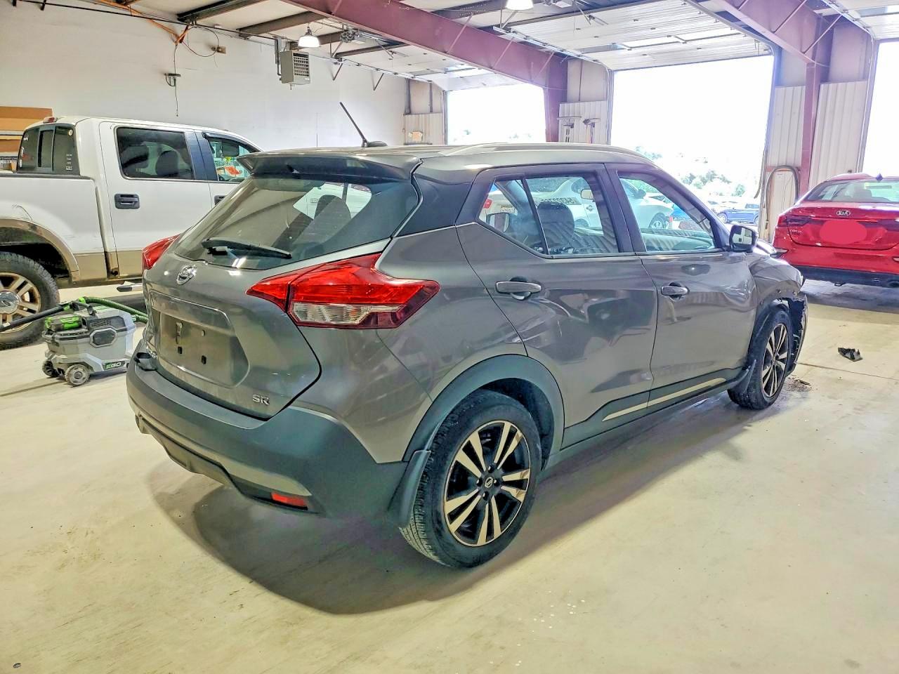 Nissan Kicks Sr