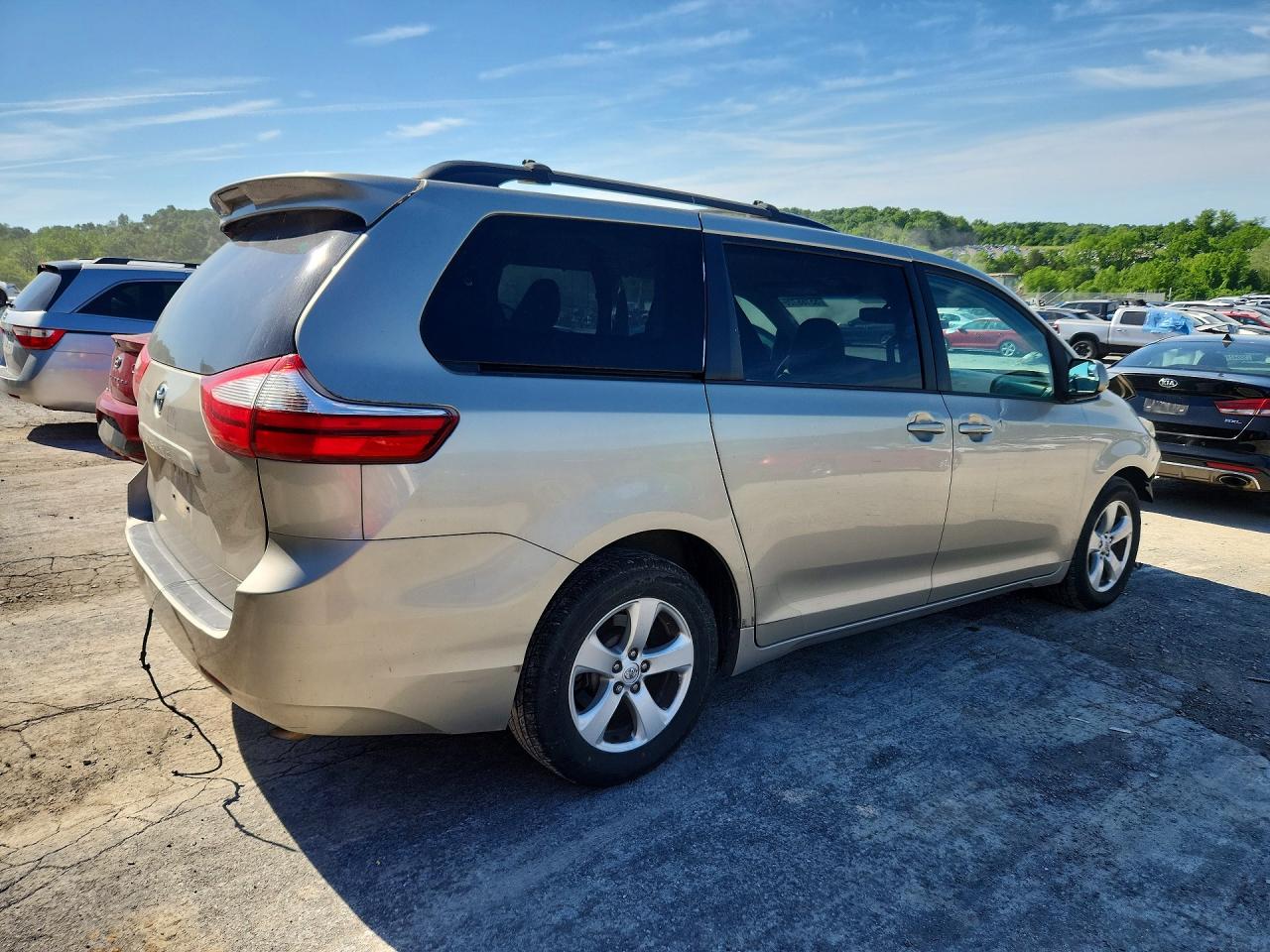 Toyota Sienna Le
