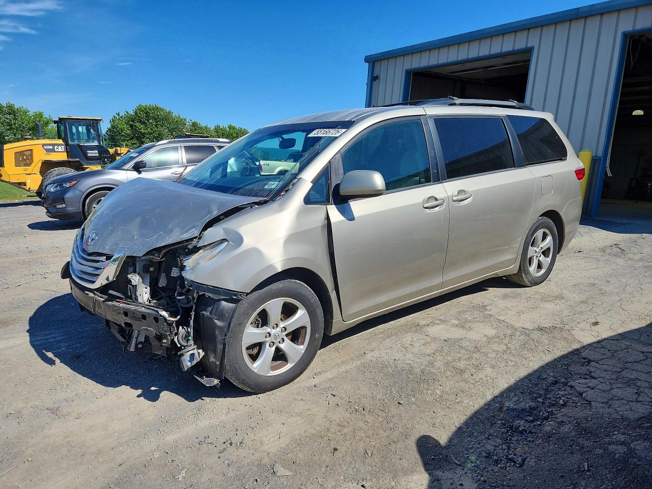 Salvage Toyota Sienna Image