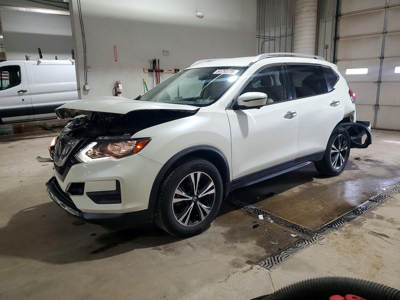 Salvage Nissan Rogue Image
