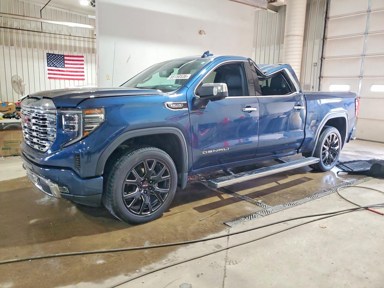 Salvage GMC Sierra Image