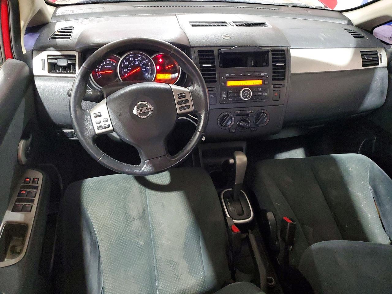 Nissan Versa 1.8 S