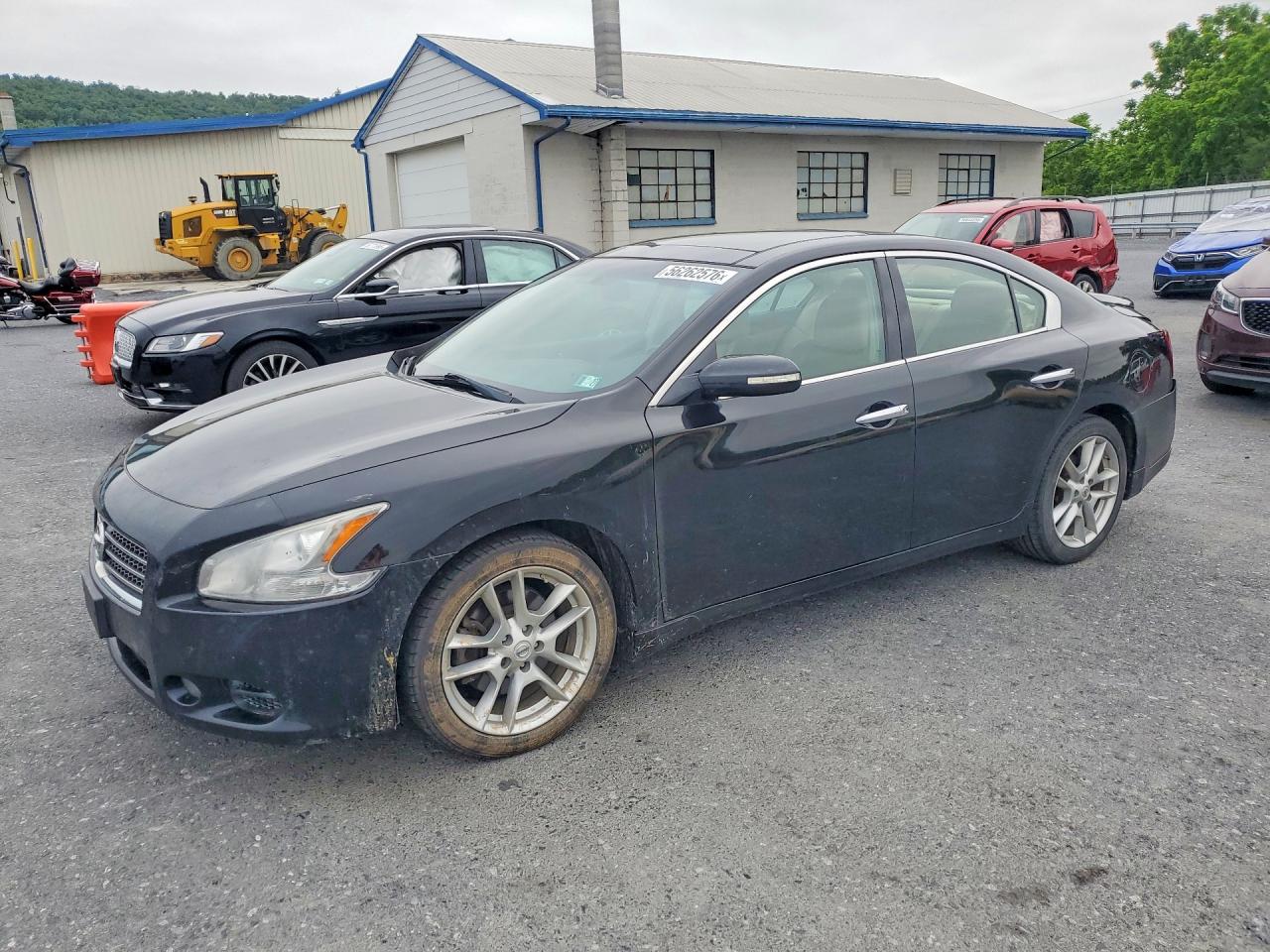Salvage Nissan Maxima Image