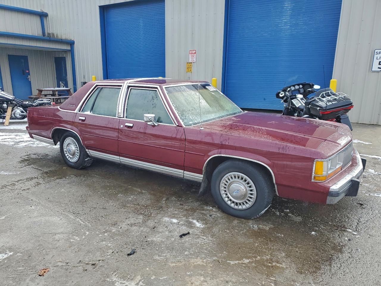 Ford Crown Vic