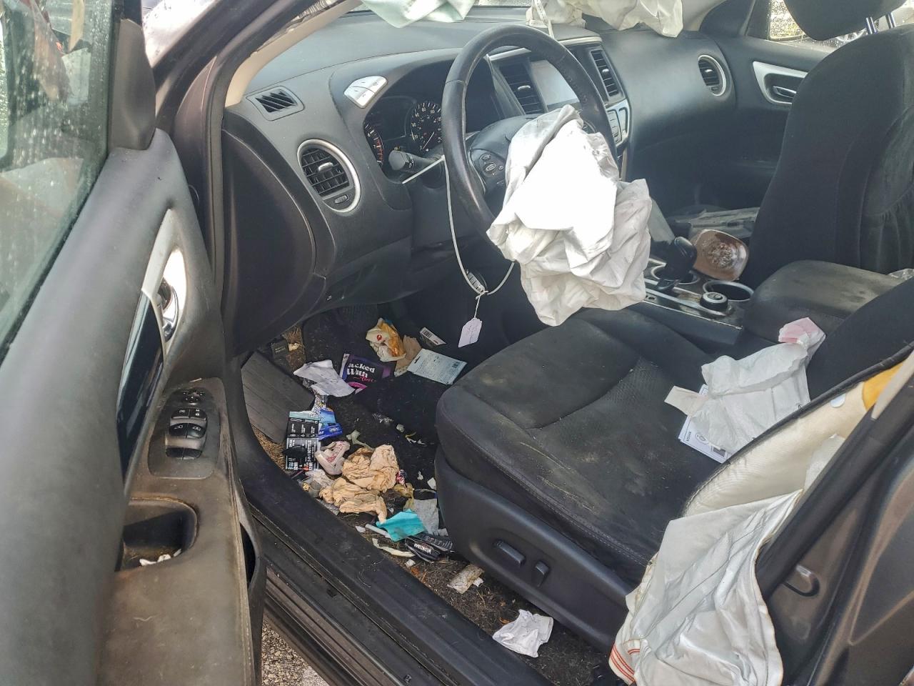 Nissan Pathfinder S