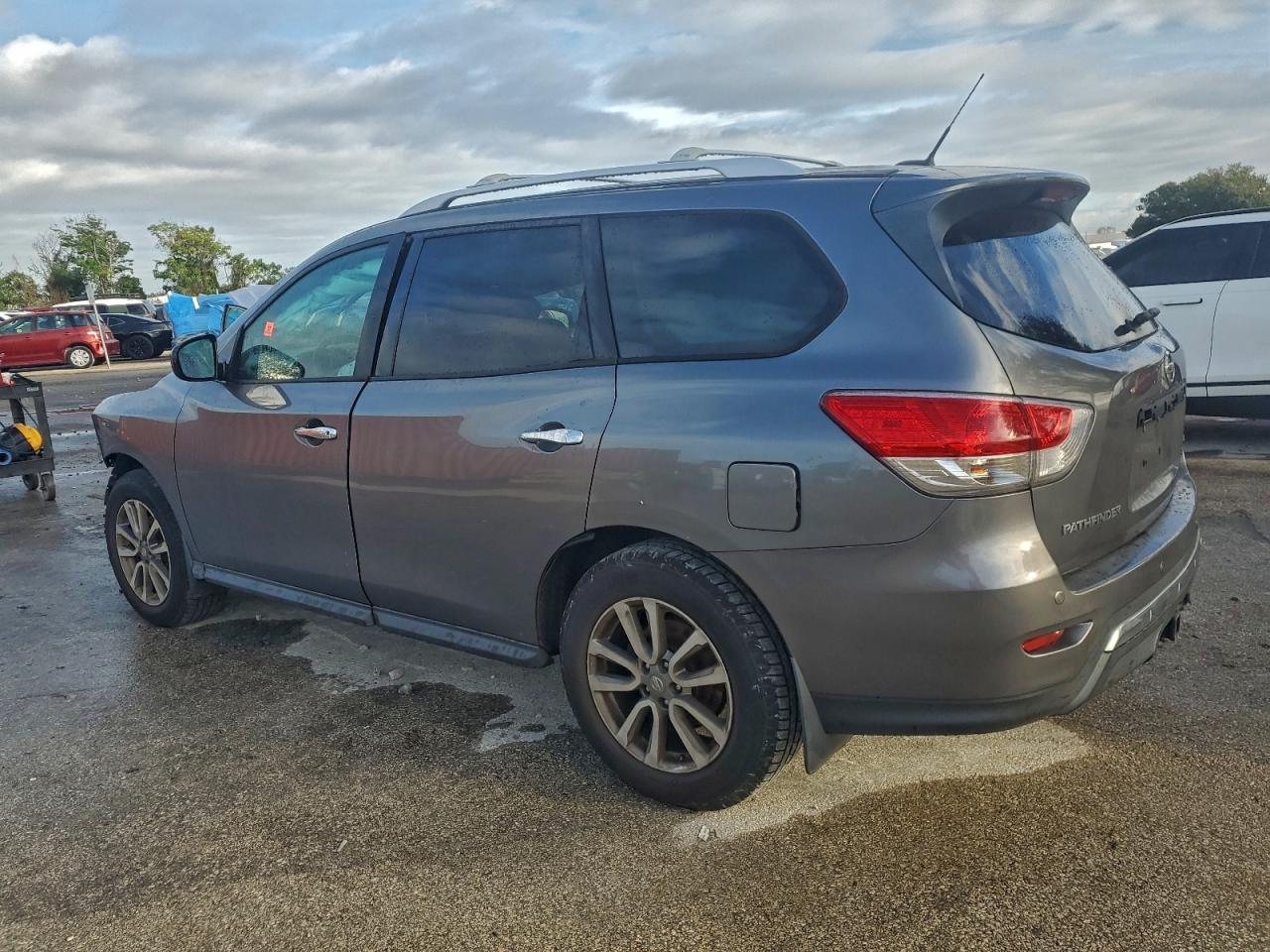 Nissan Pathfinder S