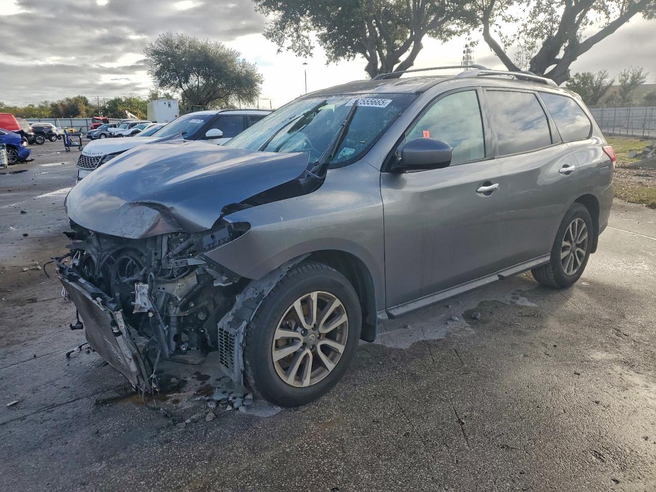 Salvage Nissan Pathfinder Image