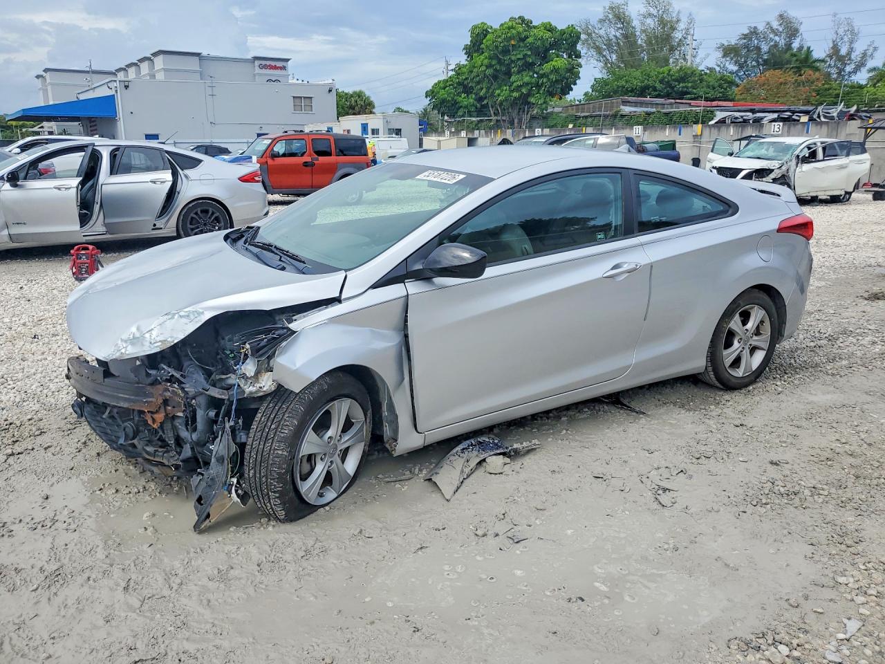 Salvage Hyundai ELANTRA Image