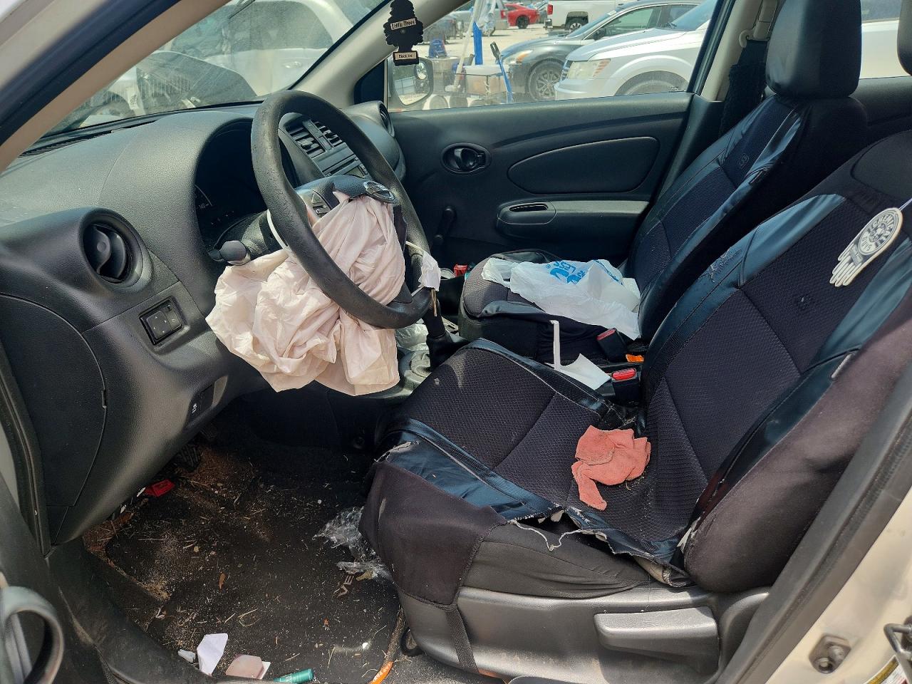 Nissan Versa S