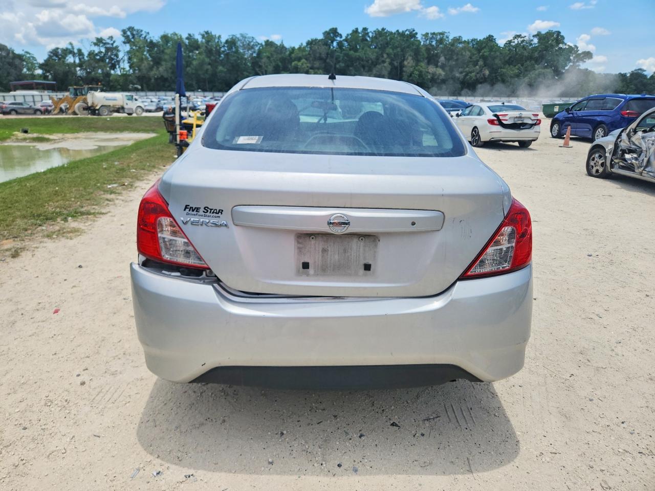 Nissan Versa S