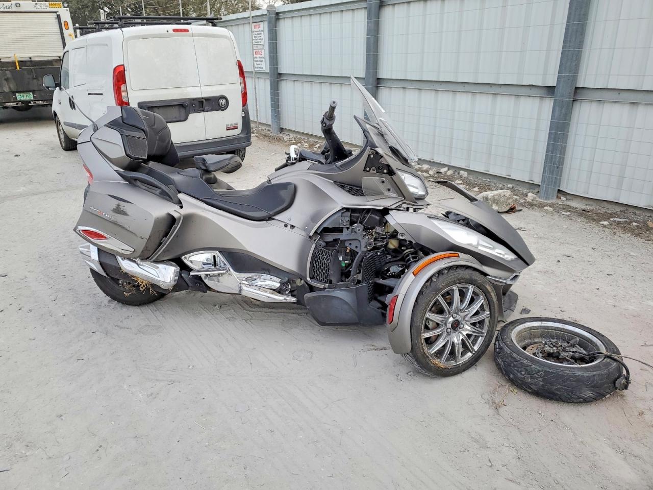 Salvage Can-Am Spyder Image