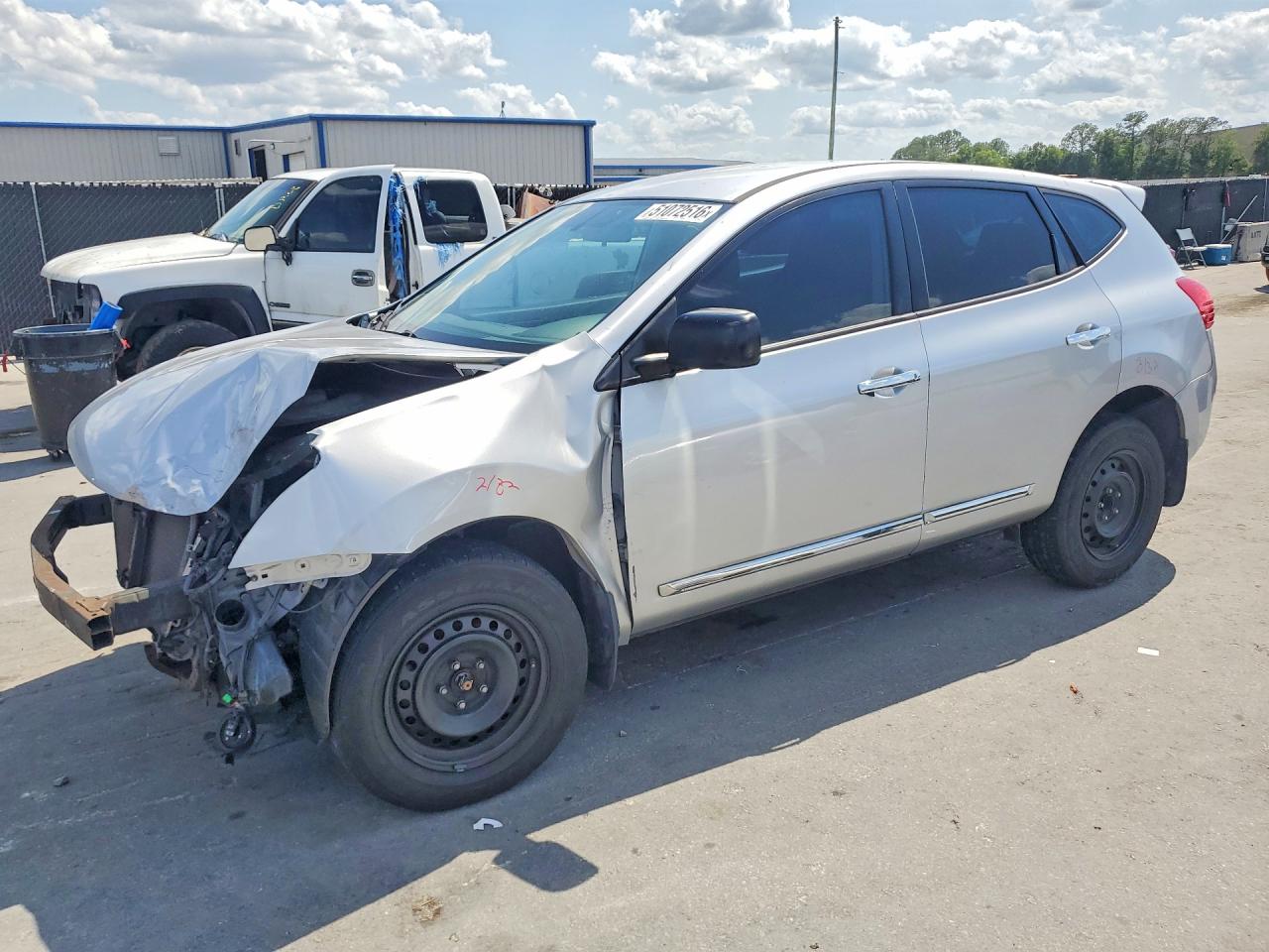 Salvage Nissan Rogue Image
