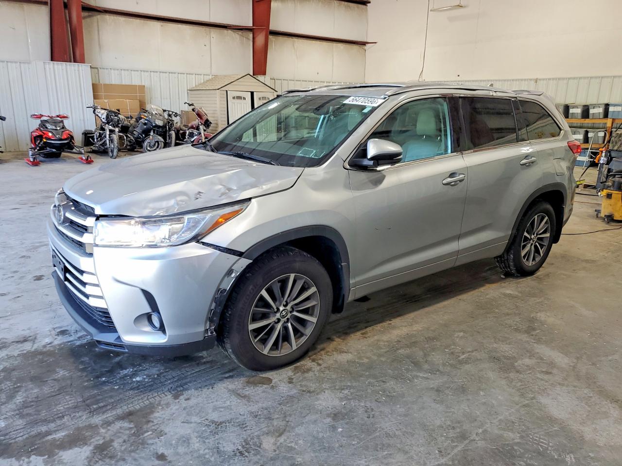 Salvage Toyota Highlander Image
