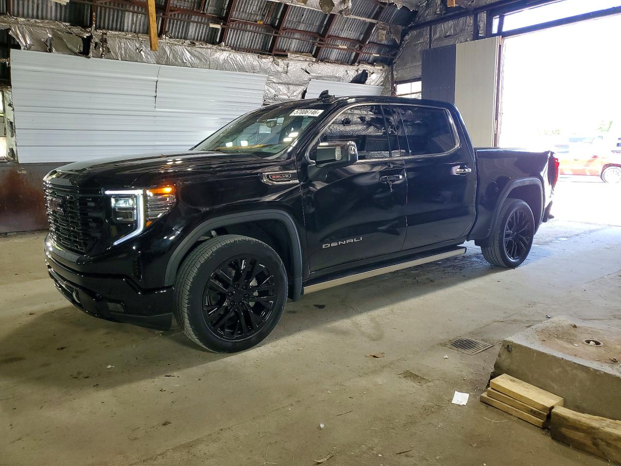 Salvage GMC Sierra Image