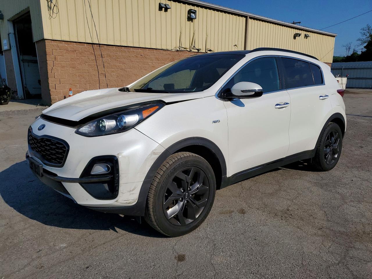 Salvage Kia Sportage Image